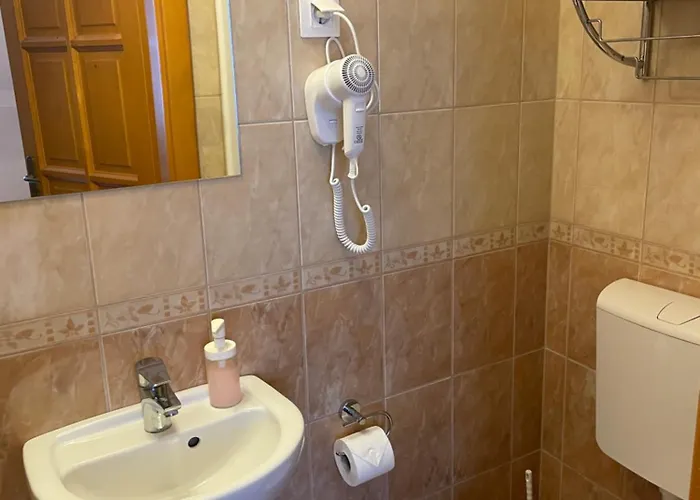 Angel's Vendeghaz אגר